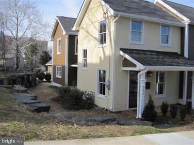 146 N Church St APT B, Doylestown, PA, 18901