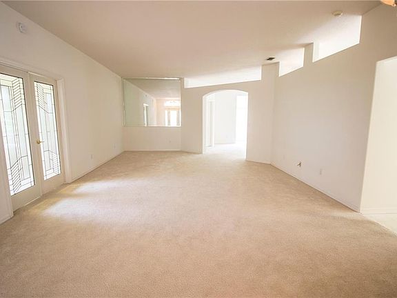 3rd image of 2576 Folkstone Ave