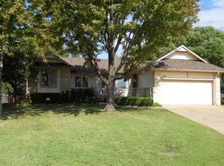 230 S Brownthrush Ct, Wichita, KS 67209