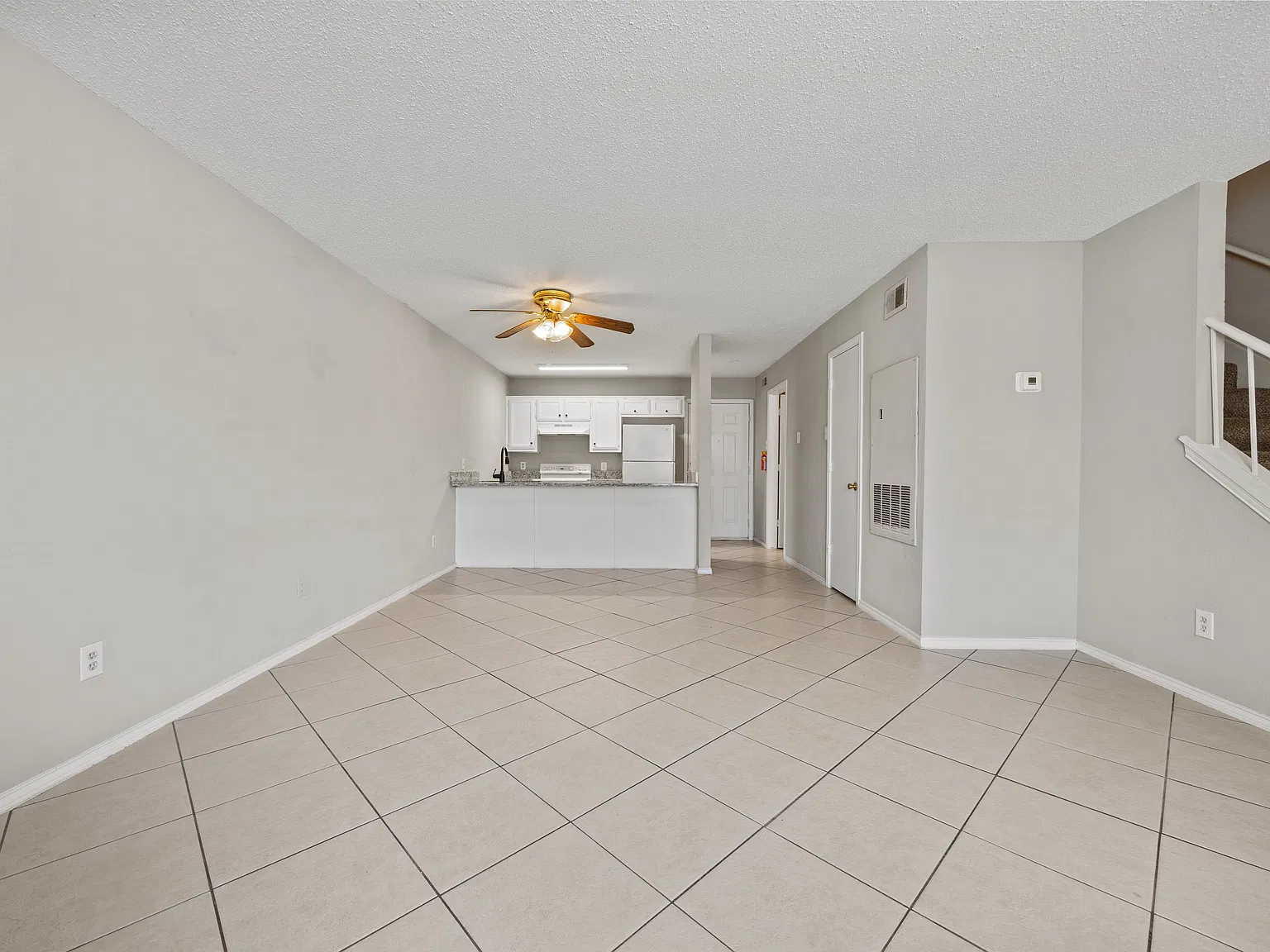2 bed, 1.5 bath, 1125 sqft, $1,600 — Photo 4