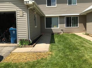727 Clearwood Ct, Aurora, IL 60504