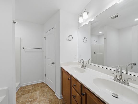 3rd image of 410 Leighann Ridge Ln