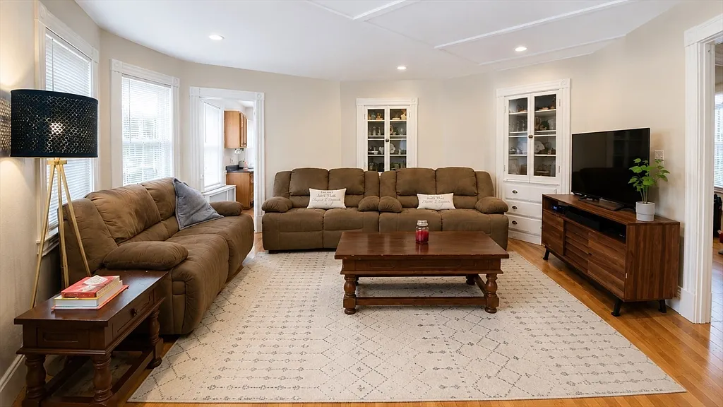 2 bed, 1.0 bath, 1150 sqft, $2,595 — Photo 1