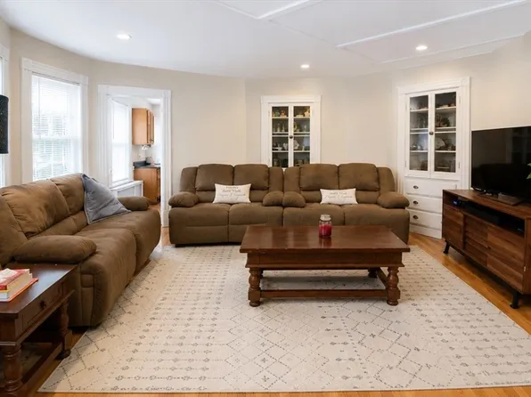 43 Lowell St #1, Waltham, MA 02453