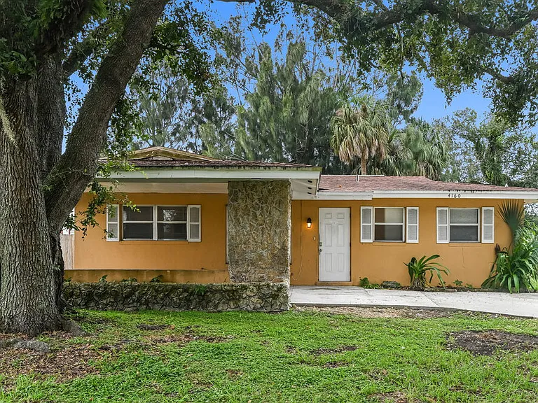 4160 Ballard Rd — Photo 1
