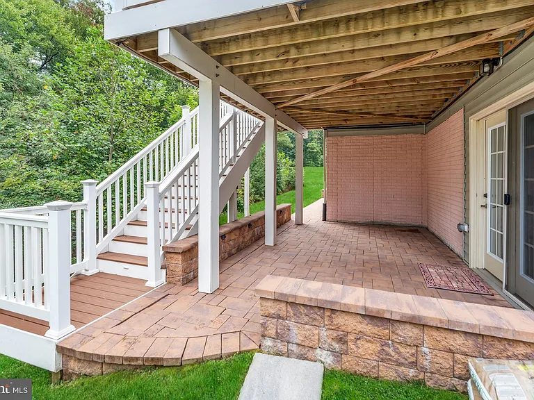 7570 Arundel Woods Dr — Photo 8