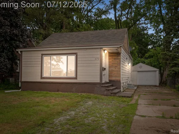 670 Pinecrest Dr, Ferndale, MI 48220