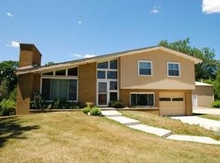 10400 Moon Rd, Saline, MI 48176