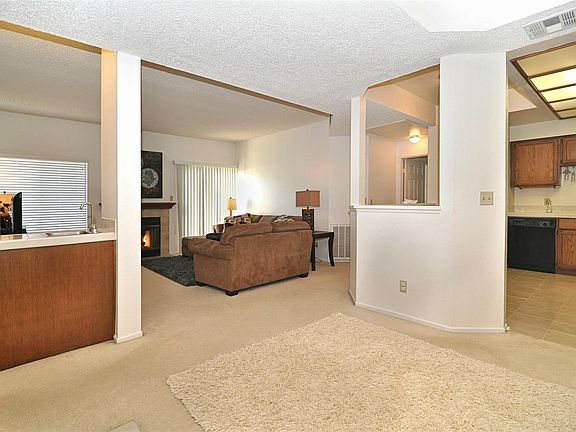 5th image of 5420 Sylmar Ave APT 203