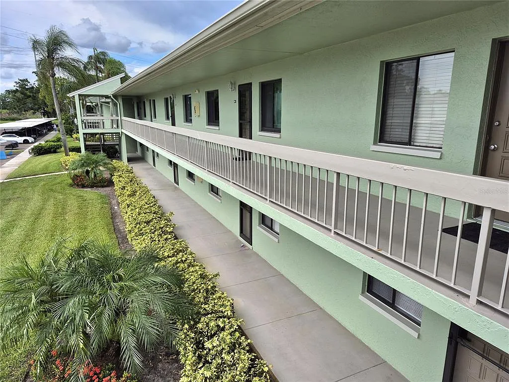 2 bed, 2.0 bath, 1094 sqft, $2,000 — Photo 3