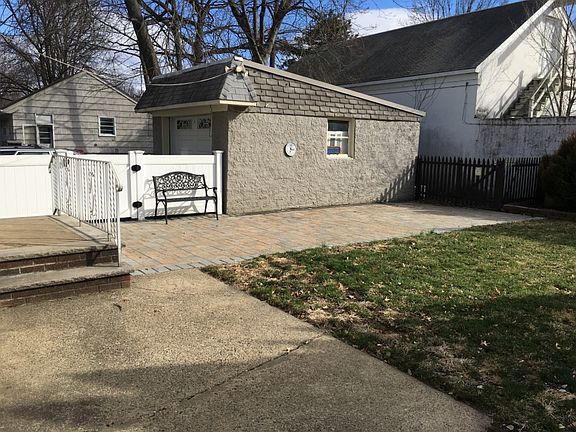 3rd image of 8-14 Oak St #1X