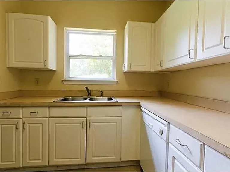 1059 Terrell St NW — Photo 3