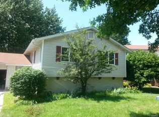 1013 Holly River Dr, Florissant, MO 63031