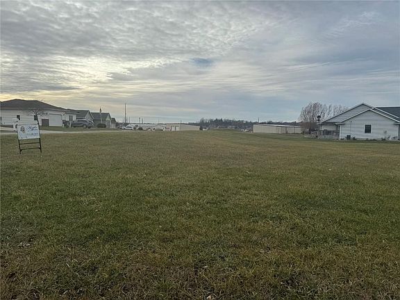 4th image of 125 Country Club Ct
