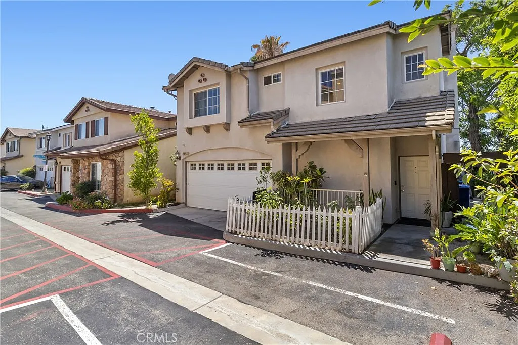 4 bed, 2.5 bath, 1793 sqft, $3,500 — Photo 3
