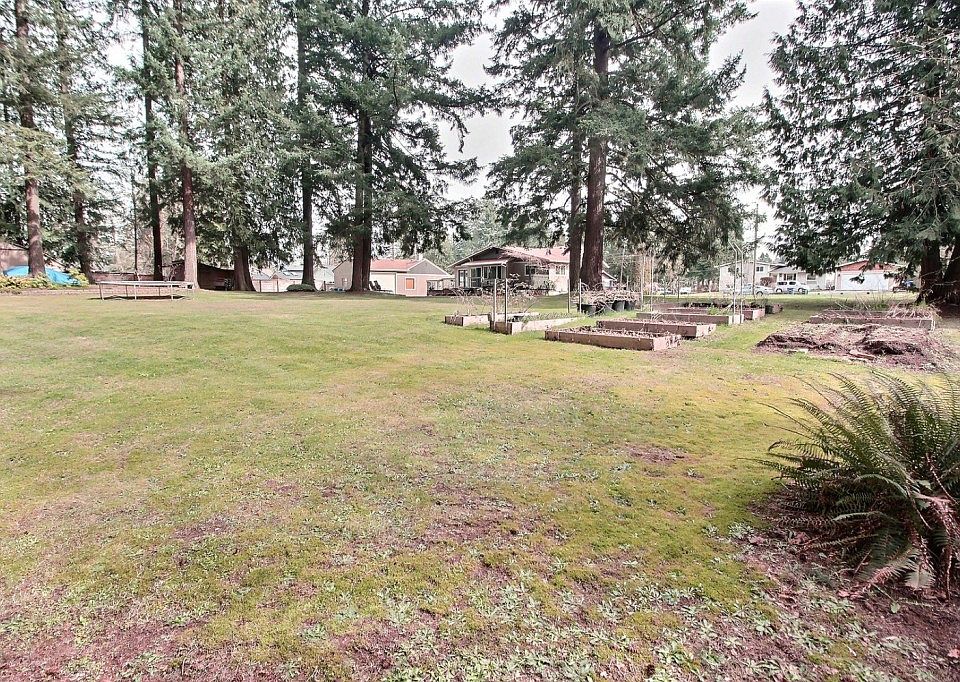 2nd image of 0 110th Ave E