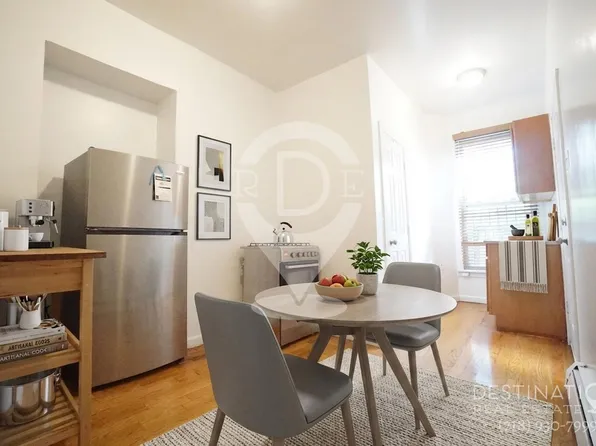 322 Prospect Avenue image 1 of 12