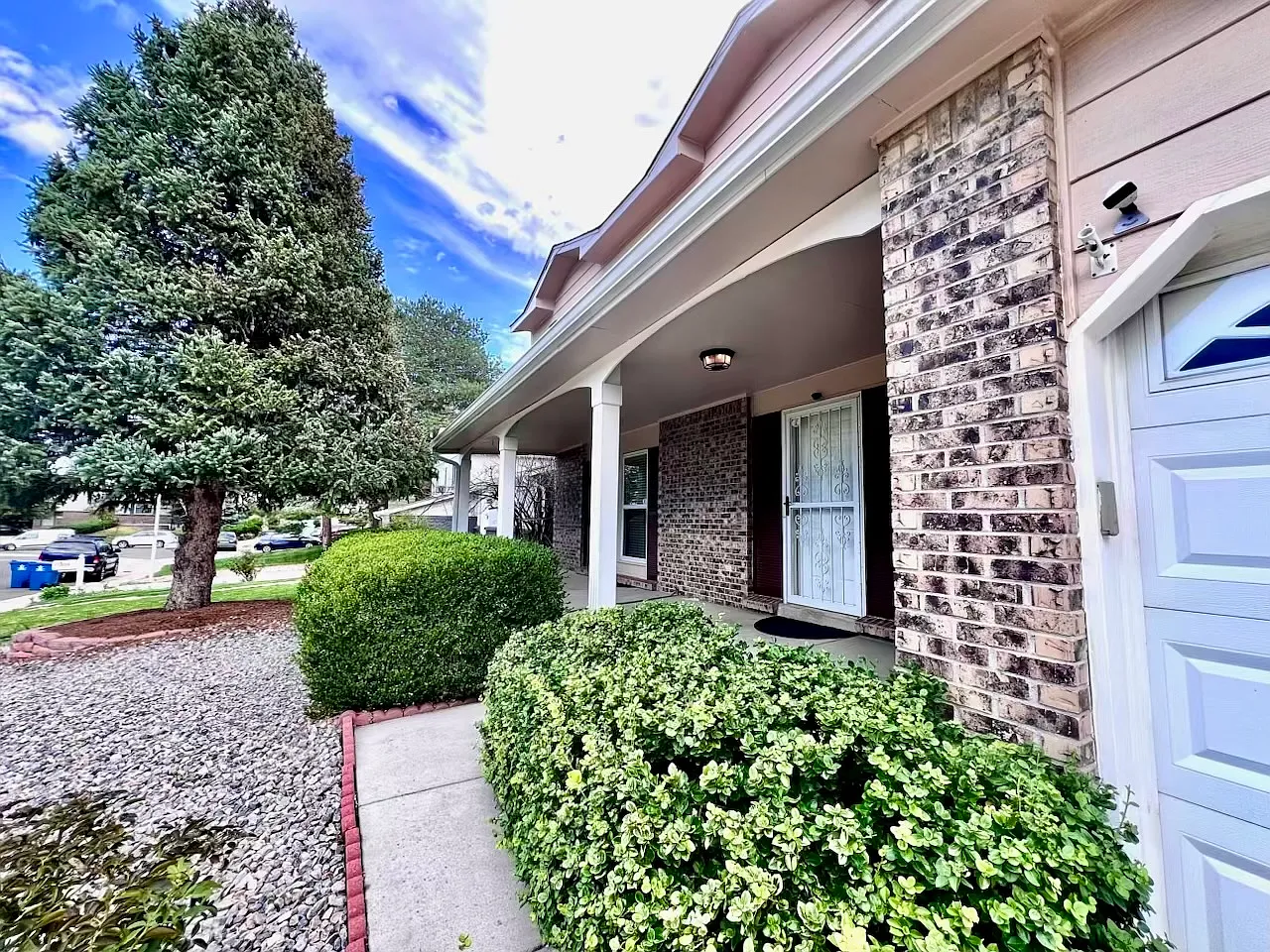 4 bed, 2748 sqft, $2,950 — Photo 2