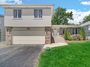 1112 186th St, Homewood, IL 60430