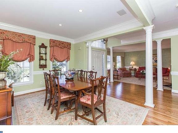 4th image of 11 Wincrest Dr