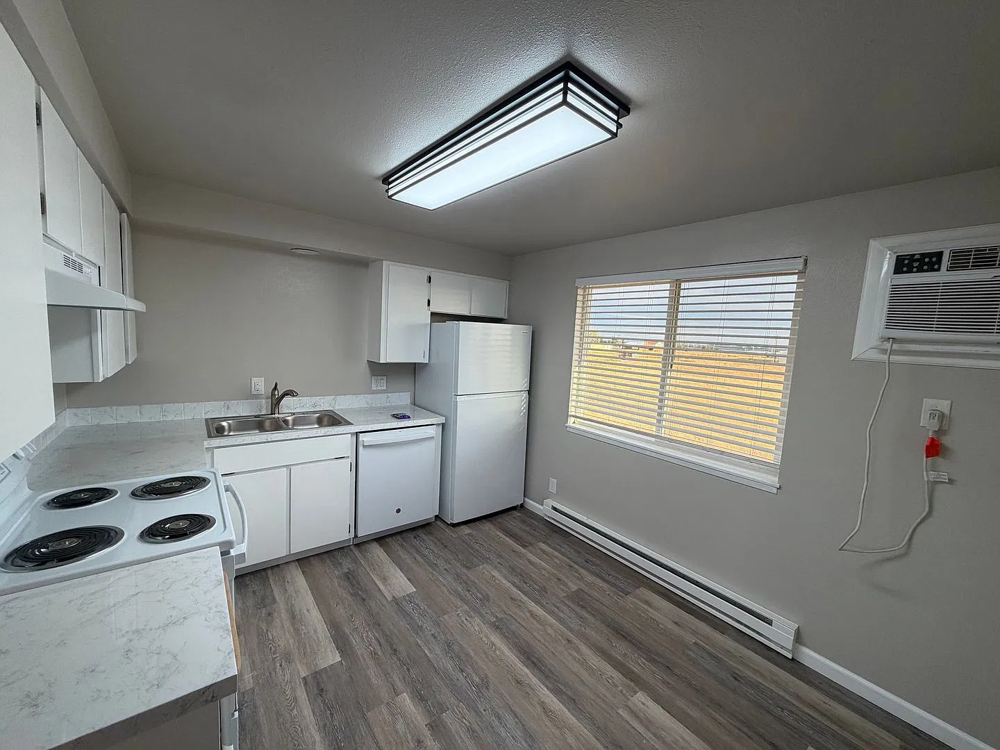 1428 S Lundstrom St — Photo 1