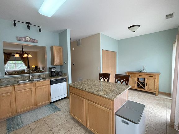3rd image of 1011 Ellsworth Dr #0