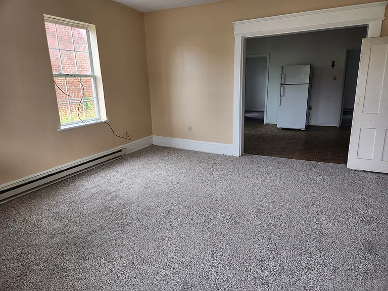 406 E Moler Ave — Photo 3