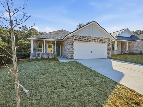 71 Spooner St, Defuniak Springs, FL 32433