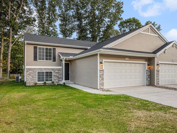 5449 E Karen Ct, Stevensville, MI 49127