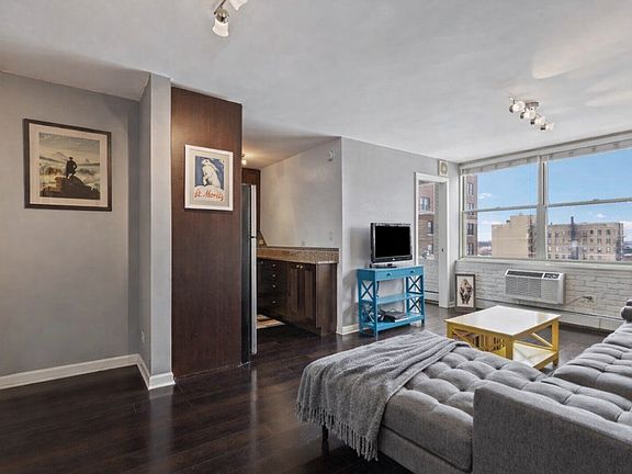 4th image of 3033 N Sheridan Rd APT 1608