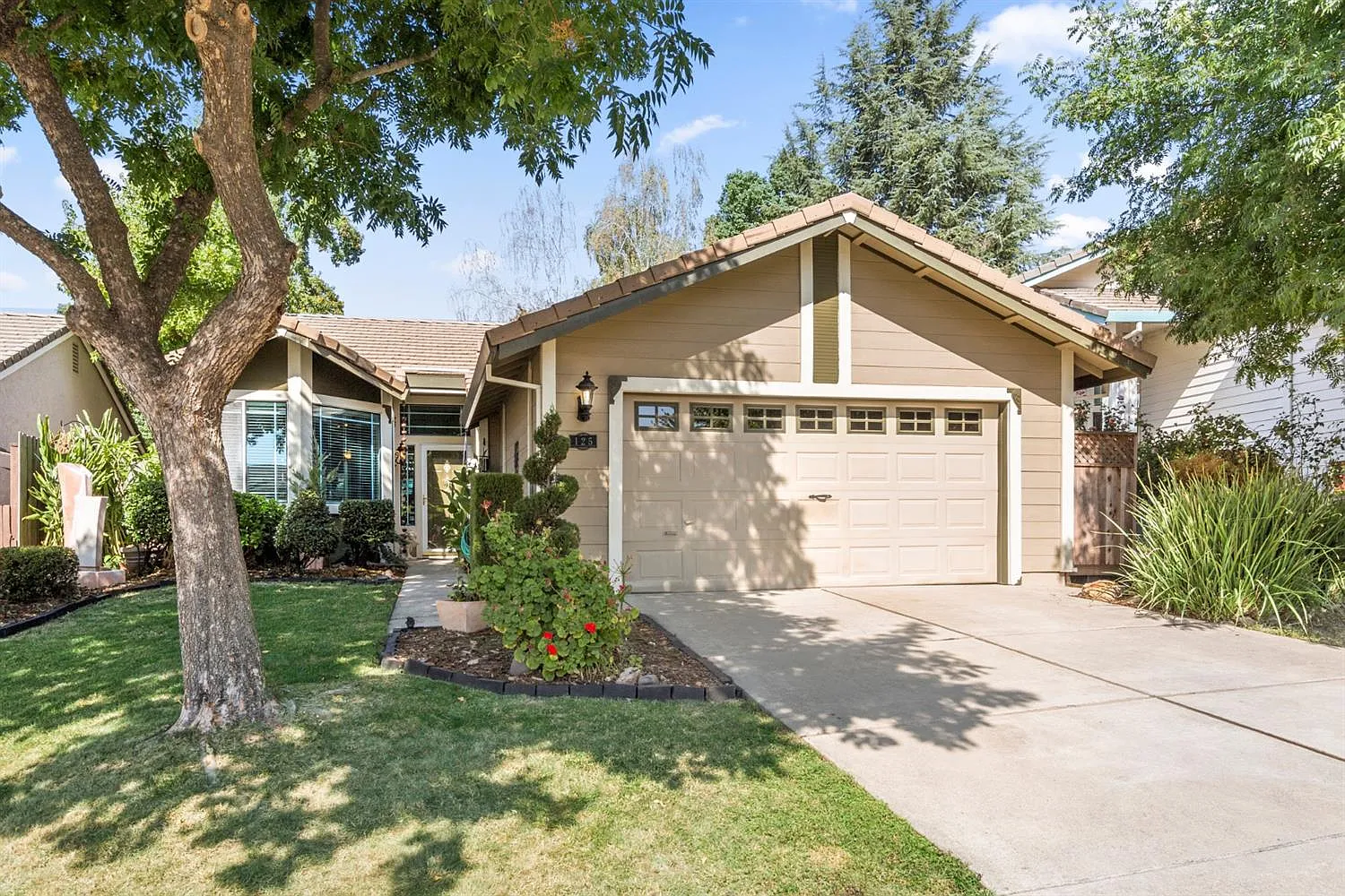 125 Austin Dr photo 1