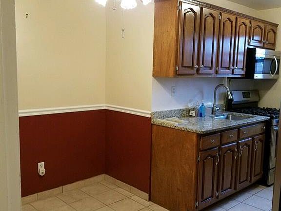 4th image of 222 N Broadway APT 1H