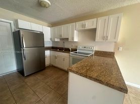 6200 Fillmore St, Hollywood, FL