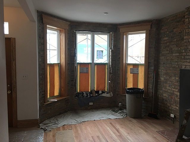 1st image of 2053 W Fullerton Ave