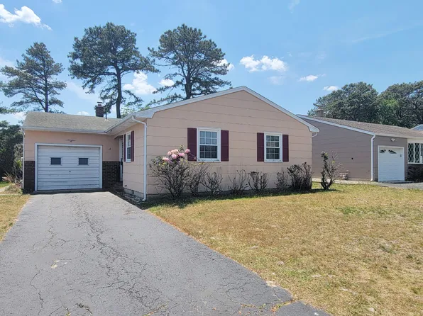 17 Bennington Drive, Toms River, NJ 08757