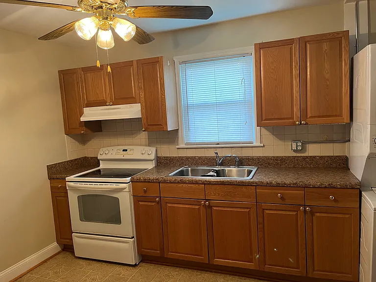 1206 Hilton Pl — Photo 4