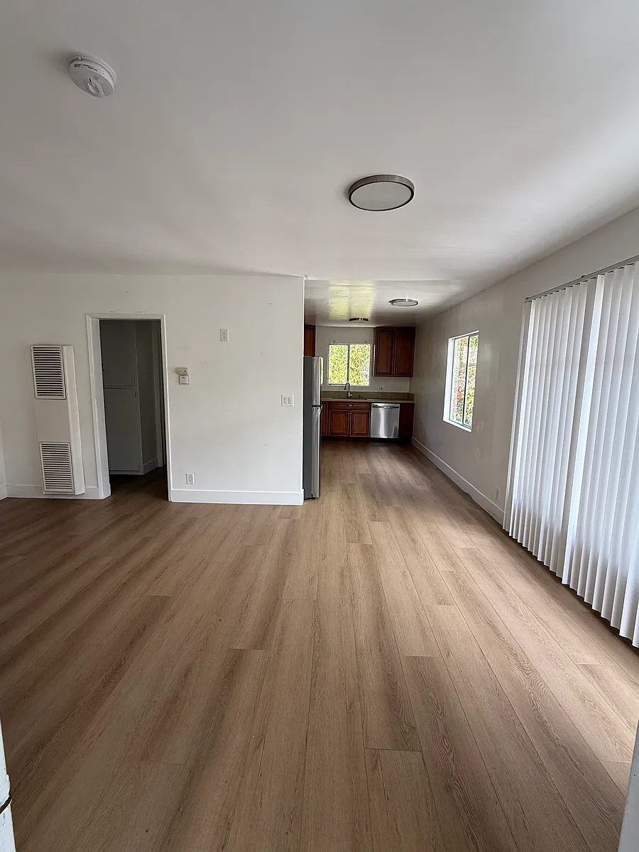 Building Photo - 1427 N Martel Ave #7