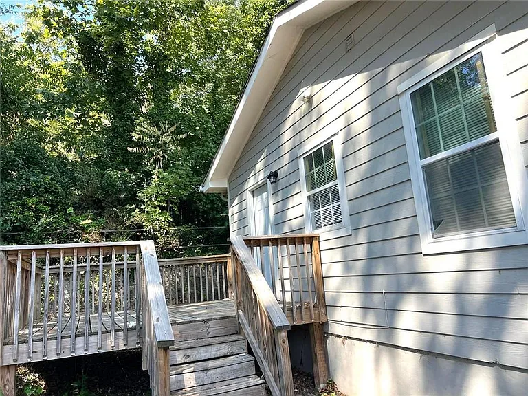 566 Rockwell St SW — Photo 13