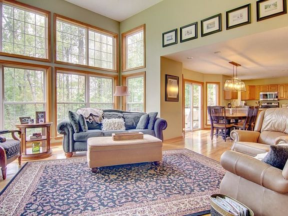 3rd image of 2487 Golf View Dr NE