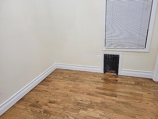 3rd image of 502 E 7th St #3