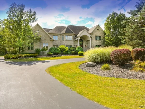 30 Timberline Dr, Elma, NY 14059