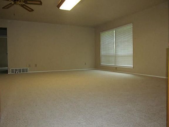 4th image of 1816 Lake Shore Ct