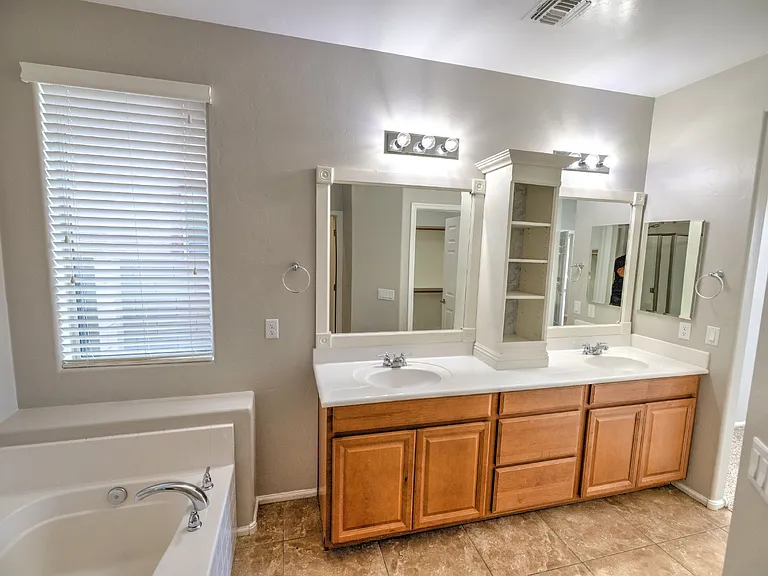 10458 S Cutting Horse Dr — Photo 16