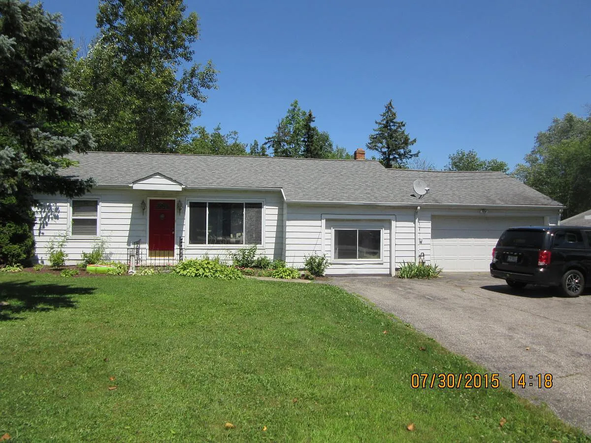 Building Photo - 35505 Aurora Rd