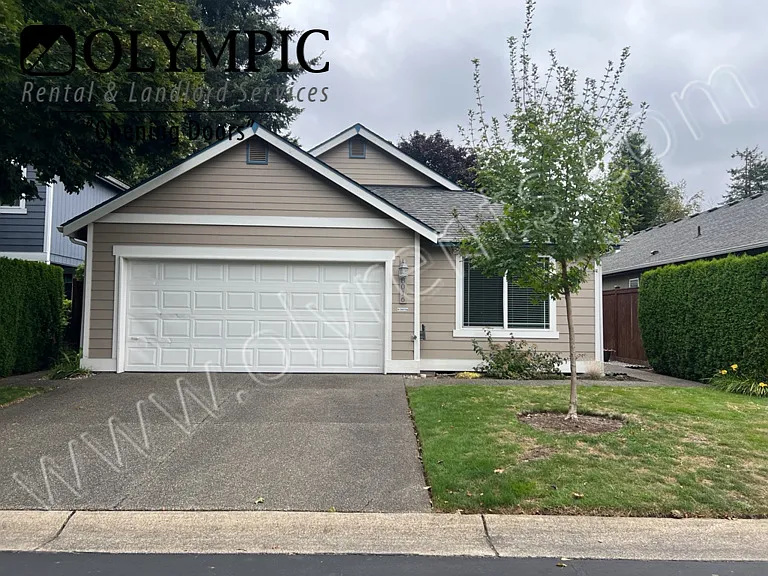 Great Find 3 bedroom, 2 bath (+office) in Bridlewood Neighborhood! — Photo 2