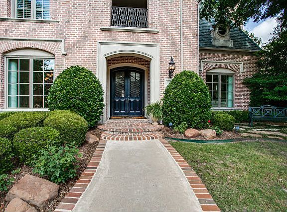 2nd image of 2805 Vinson Ln