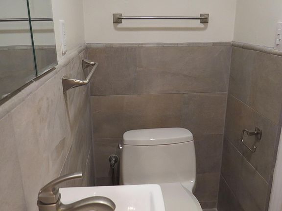 3rd image of 1599 N Raymond Ave APT 6