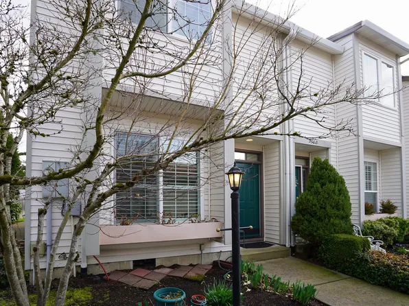 9348 SW Sutton Pl, Tigard, OR 97223