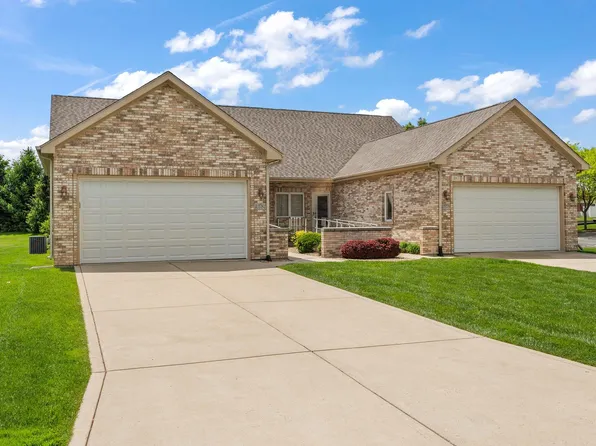 10781 Spyglass Ct, Winfield, IN 46307
