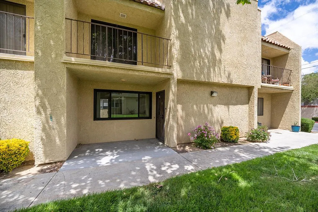 44200 Kingtree Ave — Photo 2